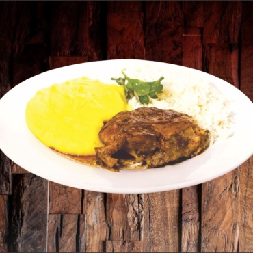 Puré con Asado