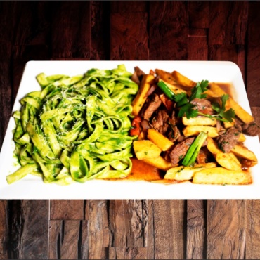 Fetuccini al Pesto con Lomo Saltado